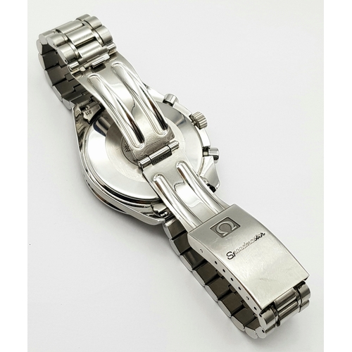 38 - An Omega Speedmaster Automatic Chronograph Gents Watch. Stainless steel bracelet and case - 39mm. Bl... 