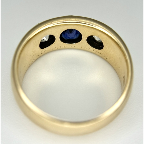 19 - AN ANTIQUE 14K YELLOW GOLD DIAMOND & SAPPHIRE 3 STONE RING. TOTAL WEIGHT 6.7G. SIZE N.  0.60CT DIAMO... 