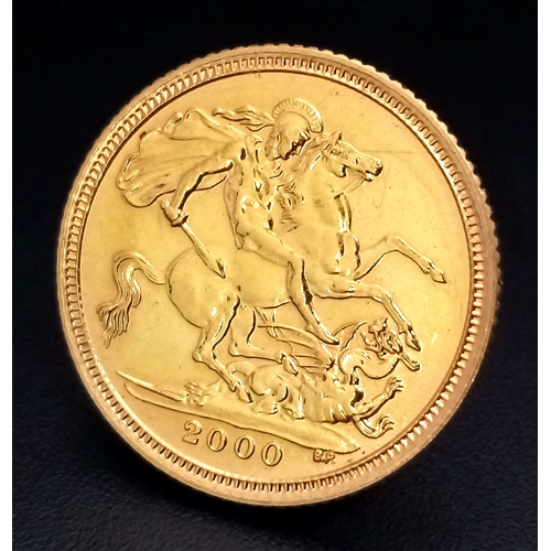 66 - A 2000 QUEEN ELIZABETH II, FOURTH HEAD, HALF SOVEREIGN COIN. PROOF CONDITION. 22K GOLD. C8020.