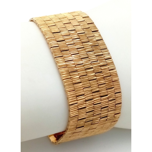 67 - A Beautiful Vintage 9K Yellow Gold Ladies Statement Bracelet. Geometric pattern links with a sturdy ... 
