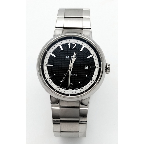 181 - A Mido Automatic Ladies Watch. Model M015230A. Stainless steel bracelet and case - 32mm. Black textu... 