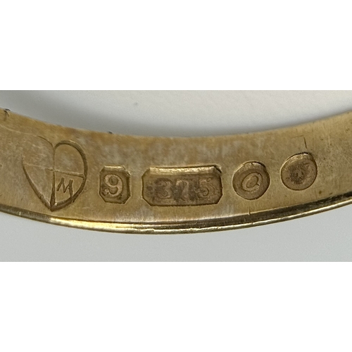 148 - A Vintage 9K Yellow Gold Black Onyx Signet Ring. Size V. 3.4g.