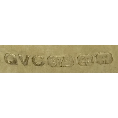 155 - A 9K Yellow Gold Aquamarine and Peridot Ring. Size P 1/2. 2.65g.