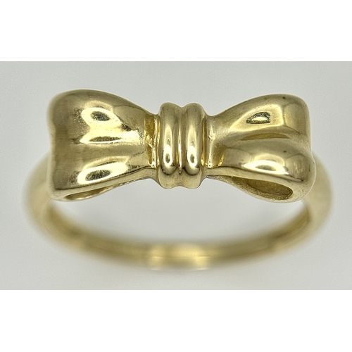 575 - A 9K Yellow Gold Ring in Bow-Tie Form. Size P 1/2. 2.85g.