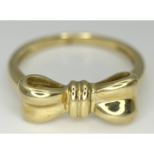 575 - A 9K Yellow Gold Ring in Bow-Tie Form. Size P 1/2. 2.85g.