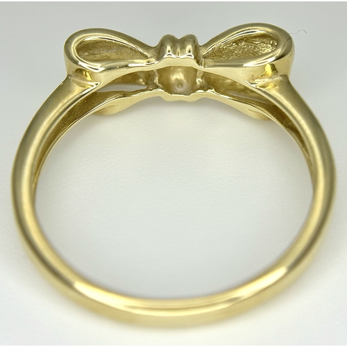 575 - A 9K Yellow Gold Ring in Bow-Tie Form. Size P 1/2. 2.85g.