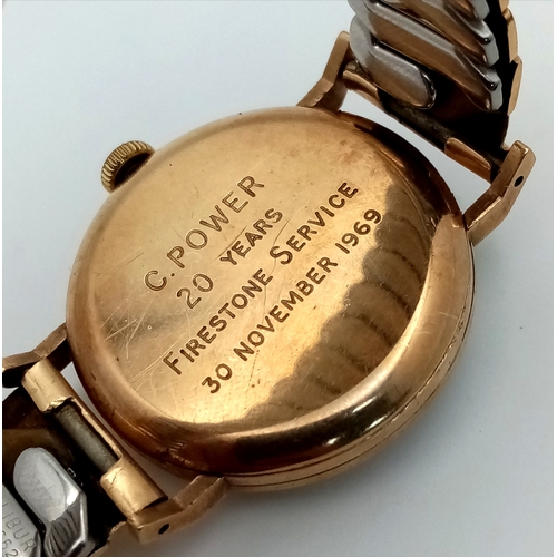 225 - A Vintage 9K Gold Gents Vertex Revue Watch. Expandable strap. 9K gold case - 32mm. Cream dial with s... 