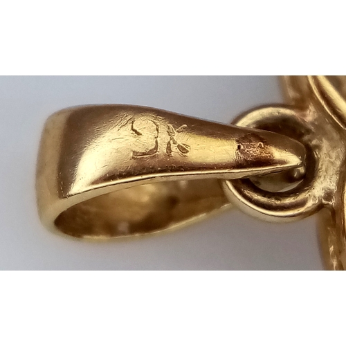 940 - A 9K Yellow Gold Diamond Heart Pendant. 2cm. 0.95g.