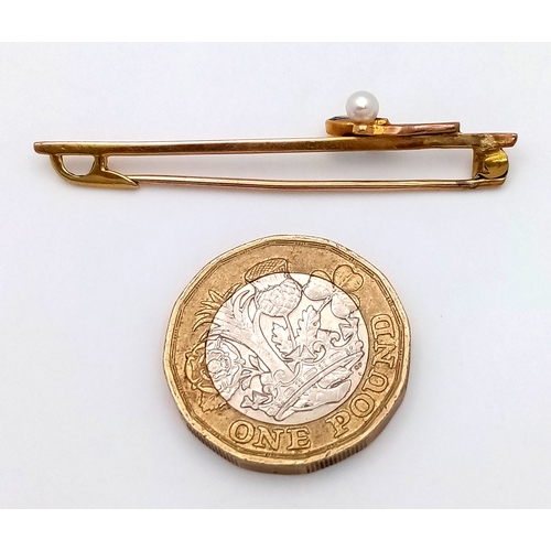 127 - A Vintage 9K Yellow Gold Aquamarine and Pearl Brooch. 5cm. 2.18g