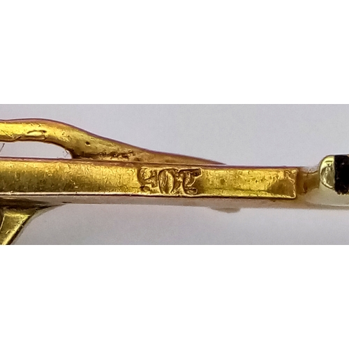 127 - A Vintage 9K Yellow Gold Aquamarine and Pearl Brooch. 5cm. 2.18g