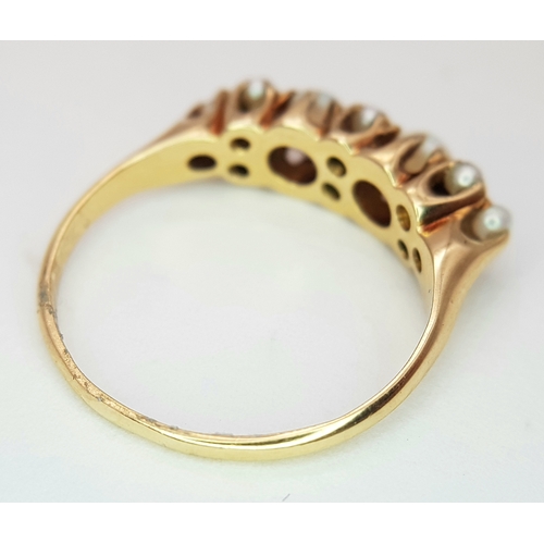 556 - A 14k yellow gold Opal and Pearl ring, 8x1cm pearls, 2x4cm opals, 2.9g total weight, ring size L. 89... 