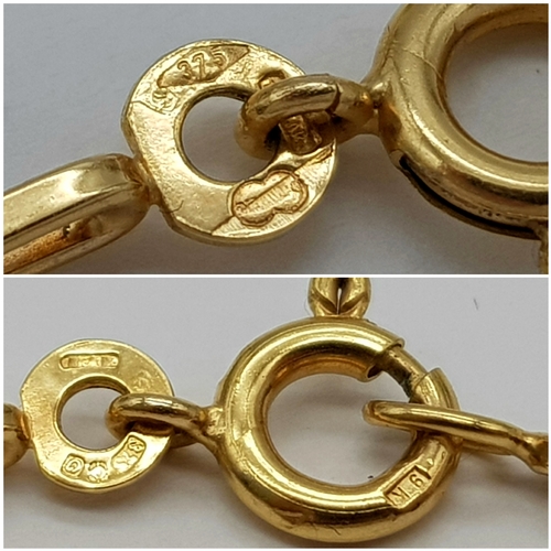 568 - A 9K Yellow Gold Elongated Link Bracelet. 18cm. 3.75g.