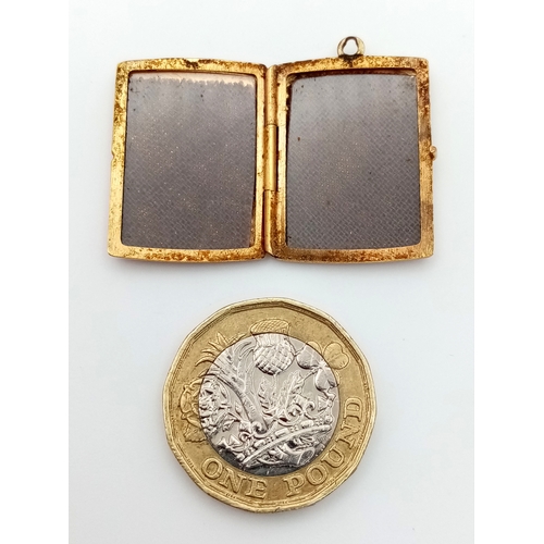 583 - A 9K Yellow Gold Locket in Book Form. 3cm. 4.7g