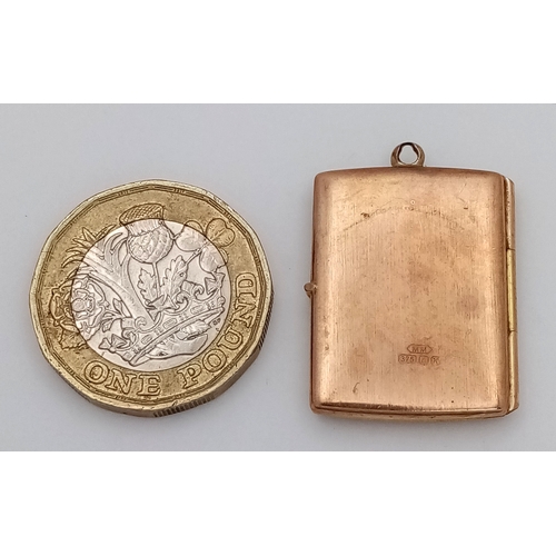 583 - A 9K Yellow Gold Locket in Book Form. 3cm. 4.7g