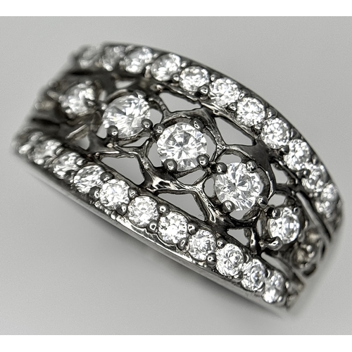738 - A stunning 14K white gold CZ stone set ring. Total weight 3.7G. Size Q/R.
