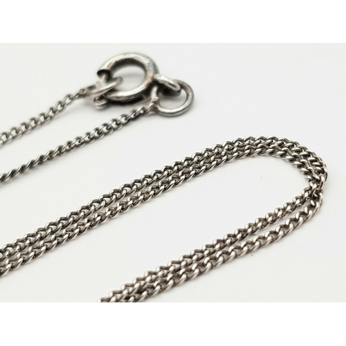 886 - A vintage 925 silver Star of David pendant, set on a silver chain necklace. Total weight 2G. Total l... 