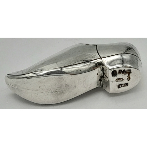 900 - An antique sterling silver shoe figurine. Full Chester hallmarks, 1903. Total weight 5.4G. 5cm lengt... 