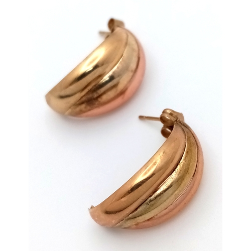 954 - A Pair of 9K Three Shade Gold Earrings in Shell Form. 1.17g.