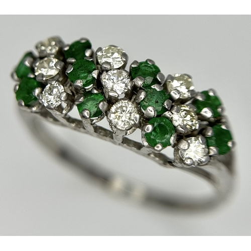 149 - AN 18K WHITE GOLD DIAMOND AND EMERALD RING. 4.6G. SIZE V. SPSA-3013.