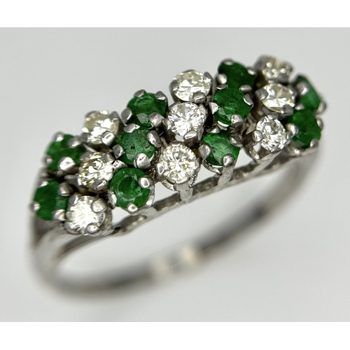 149 - AN 18K WHITE GOLD DIAMOND AND EMERALD RING. 4.6G. SIZE V. SPSA-3013.