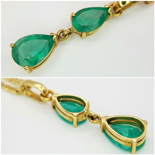 164 - An 18K Yellow Gold Necklace with Emerald Two Stone Pendant. 2ctw of pear cut emeralds. 3cm and 48cm.... 