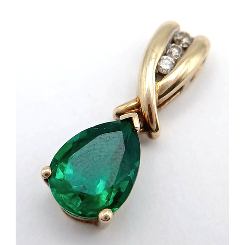 723 - A 9k yellow gold diamond and green stone pendant, 0.05ct diamond weight, total weight 1.3g. 2177I