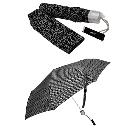 935 - A matching set of DKNY shoulder bag (34X18 cm), purse (19.5 X12 cm) and an umbrella. In very good co... 