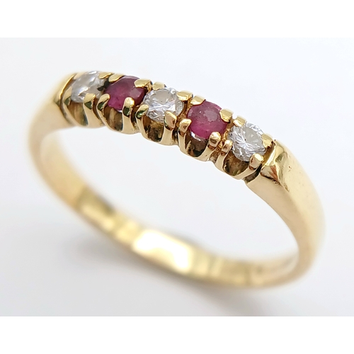 131 - A FANCY 18K YELLOW GOLD DIAMOND AND RUBY 5 STONE RING. TOTAL WEIGHT 2.5G. SIZE M. SC 9040