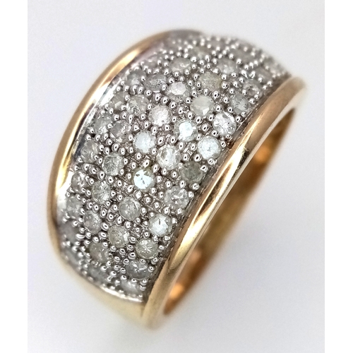 152 - A 9K YELLOW GOLD DIAMOND SET RING, APPROX 1CT DIAMOND WEIGHT. TOTAL WEIGHT 5.2G. SIZE R. SC 9079