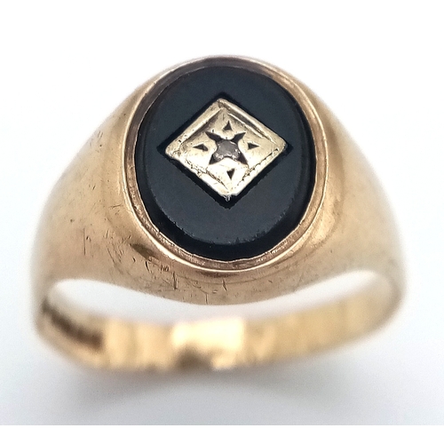 168 - Vintage 9 CARAT GOLD SIGNET RING. Having BLACK ONYX TOP with DIAMOND POINT CENTRE DETAIL. Full UK ha... 