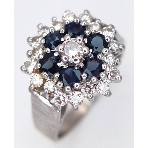 177 - AN 18K WHITE GOLD VINTAGE DIAMOND AND SAPPHIRE RING. 5G. SIZE N. SPSA-3024.