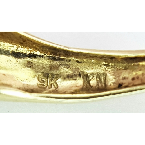 201 - A 9K YELLOW GOLD DIAMOND AND SAPPHIRE SET PANTHER RING. TOTAL WEIGHT 4G. SIZE N. SC 9006