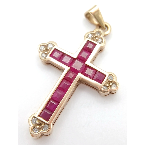 552 - A 9K YELLOW GOLD DIAMOND AND RUBY SET CROSS PENDANT. TOTAL WEIGHT 1.8G. SC 9010