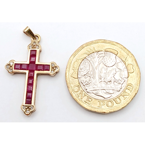 552 - A 9K YELLOW GOLD DIAMOND AND RUBY SET CROSS PENDANT. TOTAL WEIGHT 1.8G. SC 9010