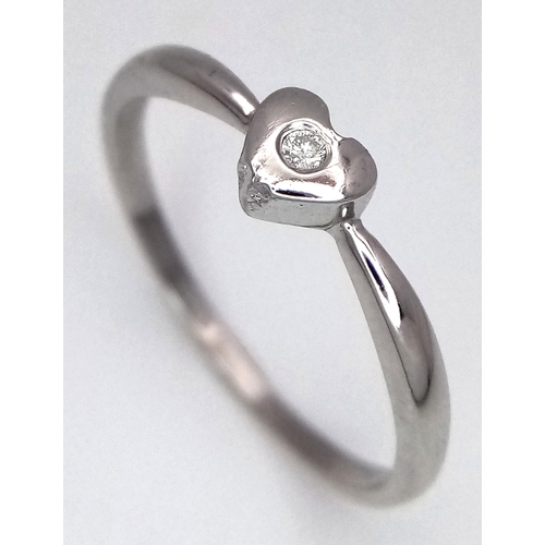 559 - A 9K WHITE GOLD DIAMOND SET HEART RING. TOTAL WEIGHT 2G. SIZE S. SC 9012