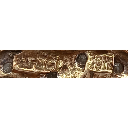 566 - A 14K YELLOW GOLD DIAMOND SET DOUBLE HEART PENDANT, JUST REQUIRES A CHAIN. TOTAL WEIGHT 1.4G. SC 903... 