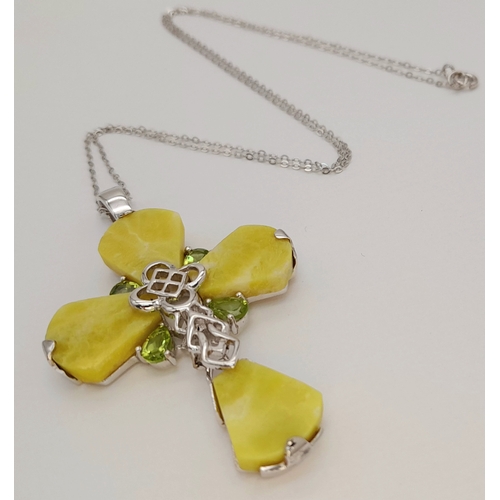 599 - A Beautiful Sterling Silver Serpentine and Peridot Cross Pendant, set on Necklace with 46cm Length C... 