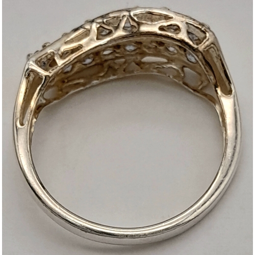 641 - A Sterling Silver Two Row Wave Style Tanzanite Ring, Size N1/2. The Ring is set with Sixteen 2mm Rou... 