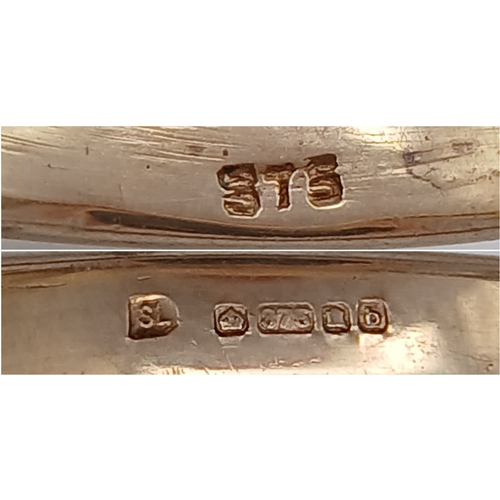 747 - A 9K YELLOW GOLD DIAMOND AND SAPPHIRE SET HEART CLUSTER RING. TOTAL WEIGHT 1.6G. SIZE N. SC 9065