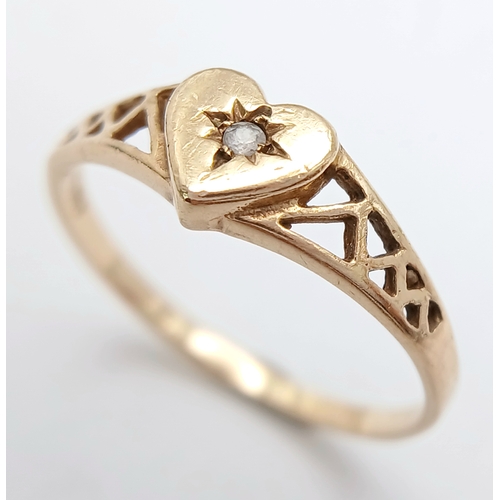 761 - A 9K YELLOW GOLD DIAMOND SET HEART RING. TOTAL WEIGHT 1.2G, SIZE M. SC 9069