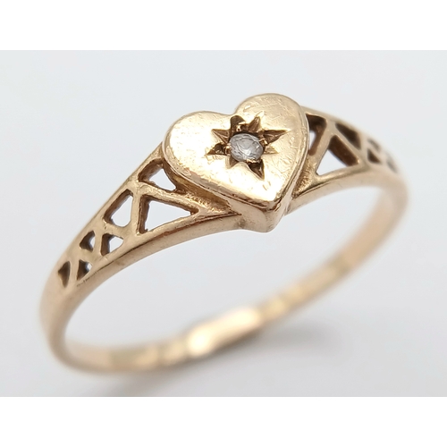 761 - A 9K YELLOW GOLD DIAMOND SET HEART RING. TOTAL WEIGHT 1.2G, SIZE M. SC 9069