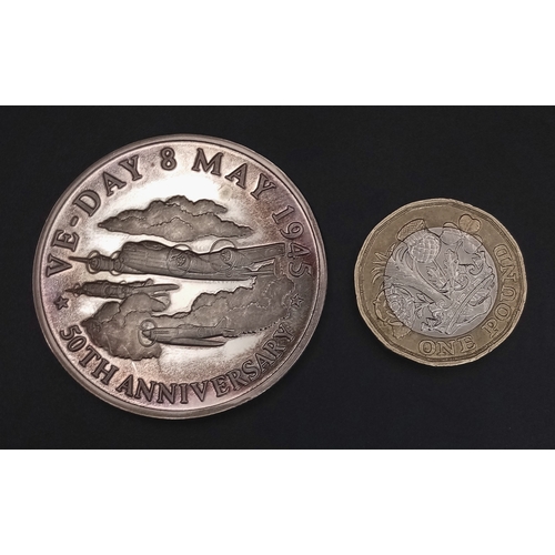 781 - A 1995 Dated VE Day 50 th Anniversary Fine Silver 1 Ounce Turks and Caicos 20 Crowns Coin Commemorat... 