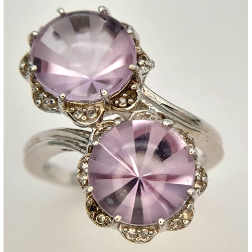 887 - A Very Impressive Sterling Silver Fancy Effect Round Cut Amethyst Ring, Size P1/2. The Ring measures... 