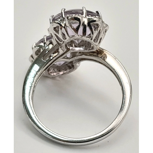 887 - A Very Impressive Sterling Silver Fancy Effect Round Cut Amethyst Ring, Size P1/2. The Ring measures... 