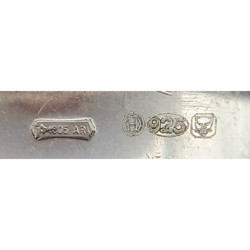 895 - A STERLING SILVER MATT FINISH RING. 16.6G. SIZE O. JSIL-9019.