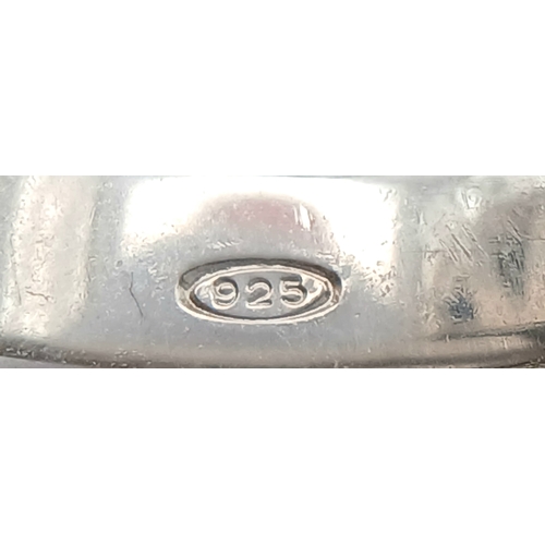 895 - A STERLING SILVER MATT FINISH RING. 16.6G. SIZE O. JSIL-9019.