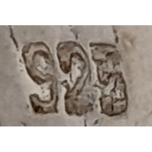 915 - A Very Unique Vintage Sterling Silver and Multi-Colour Amber Ring, Size M. The Ring is set with Rect... 