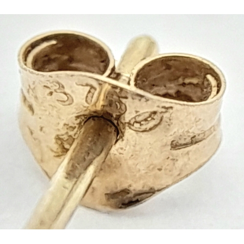 930 - A 9K YELLOW GOLD REEBOK LOGO STUD EARRING. 0.4G. AZD-3001