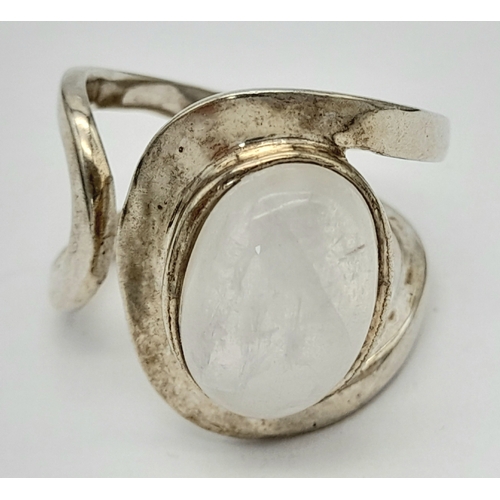 964 - A Vintage Modernist Design Moonstone Cabochon Ring, Size Q. The Ring is set with a very attractive c... 