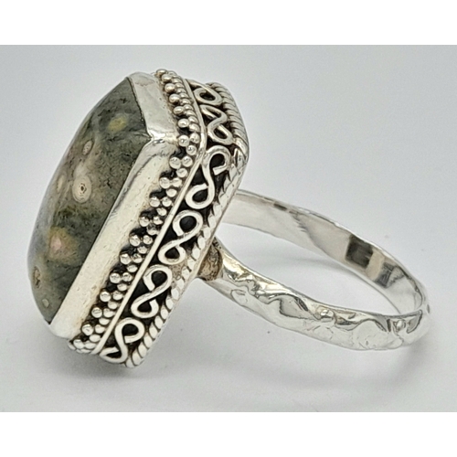978 - A Scarce and Unique Sterling Silver and Ocean Jasper Set Ring, Size Q1/2. The Ring is set with a 1.8... 